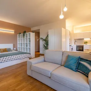  Apartment Comforthouse Luxury Apartment